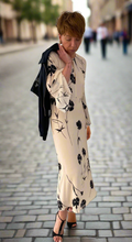 Load image into Gallery viewer, Twinset Cream &amp; Black Wisteria Carnation Crepe de Chine Dress
