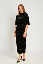 Load image into Gallery viewer, RDF Black Velvet Ruched Midi Dress
