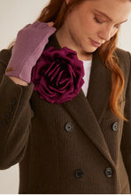 Load image into Gallery viewer, Nali Black Satin Rose Corsage Brooch / Hair Clip
